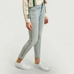 CLOSED Light Blue Skinny Pusher 7 8th Length Washed Out Jeans